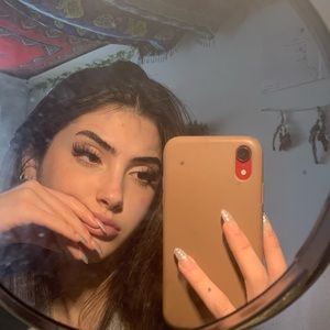 Meet your Posher, Amelia